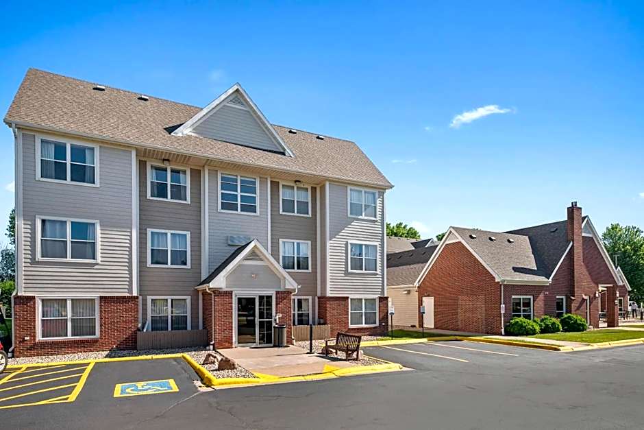 MainStay Suites Appleton Airport - Fox River Mall Area