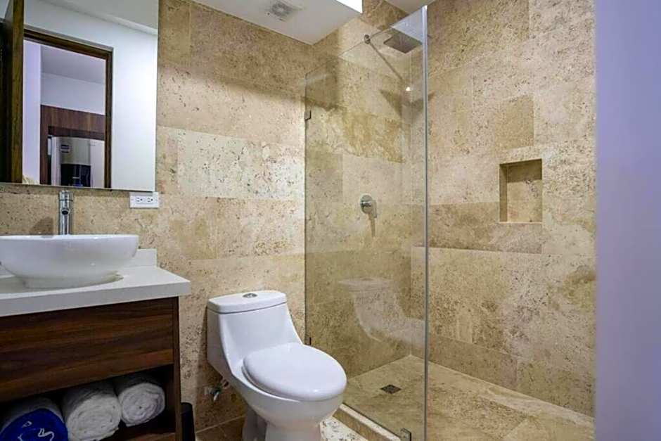 Cozy Studio Pool and Roof Lounge Beach 5 Blocks