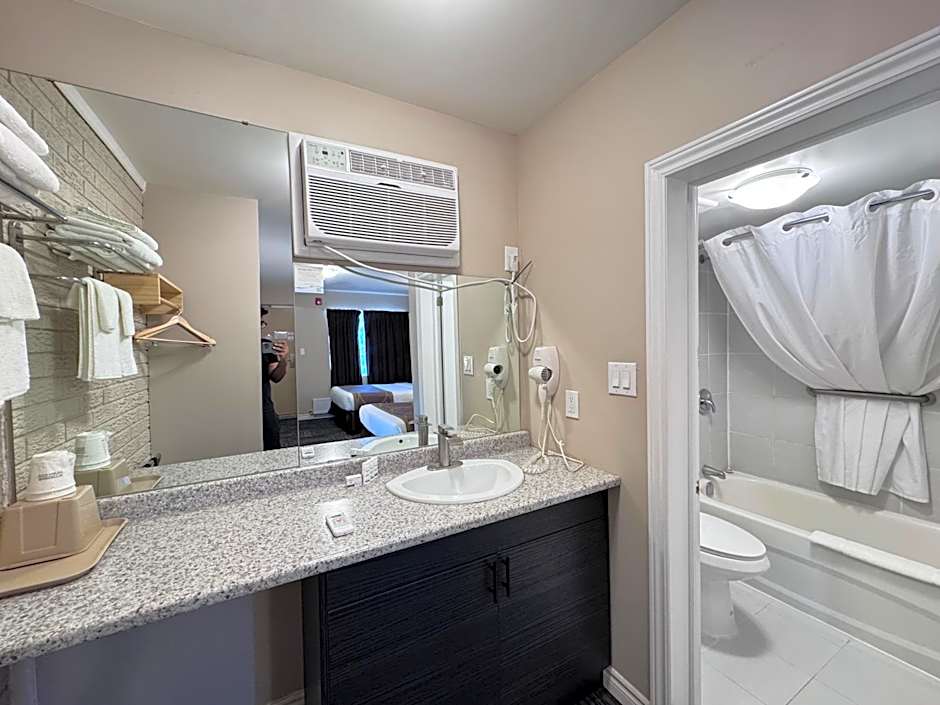 Super 8 by Wyndham Guelph