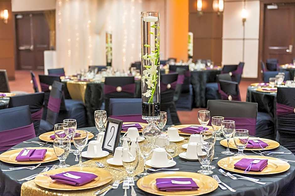 Four Points By Sheraton Winnipeg South