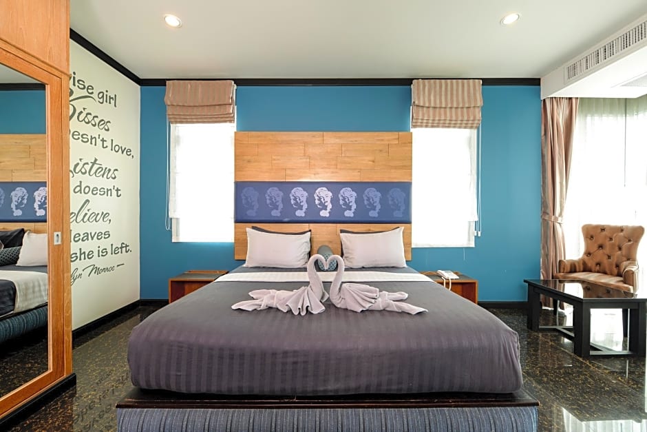 The River Scene Hotel