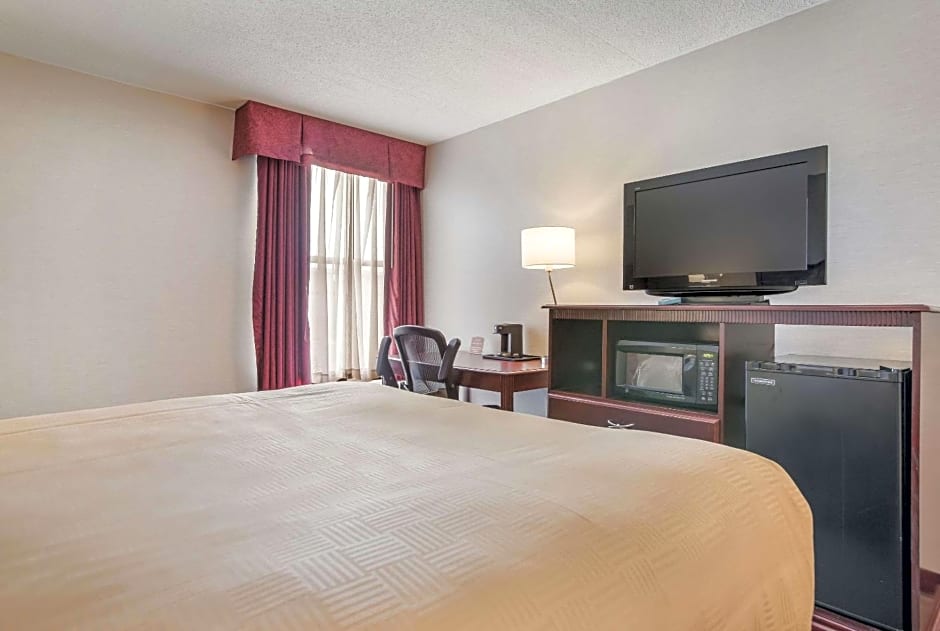 Clarion Inn and Suites Airport
