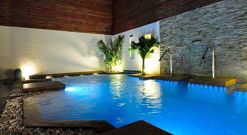 Forty Winks Phuket Hotel