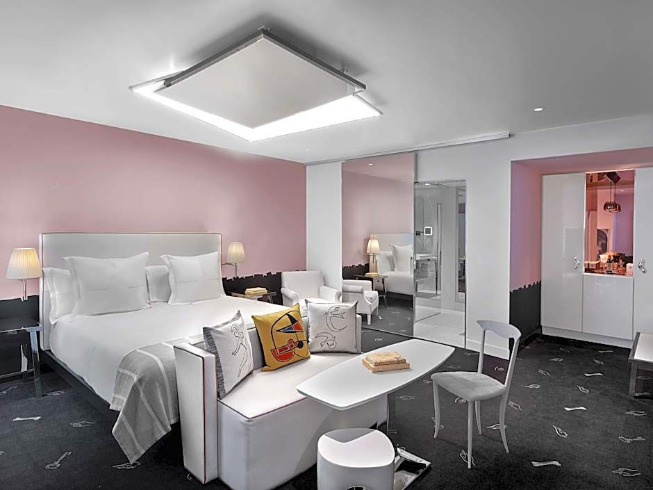 Photo 1 of 4 of Standard Suite