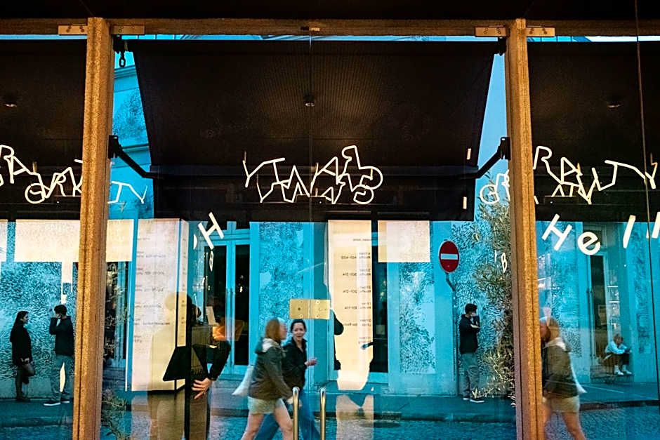 Chic & Basic Gravity