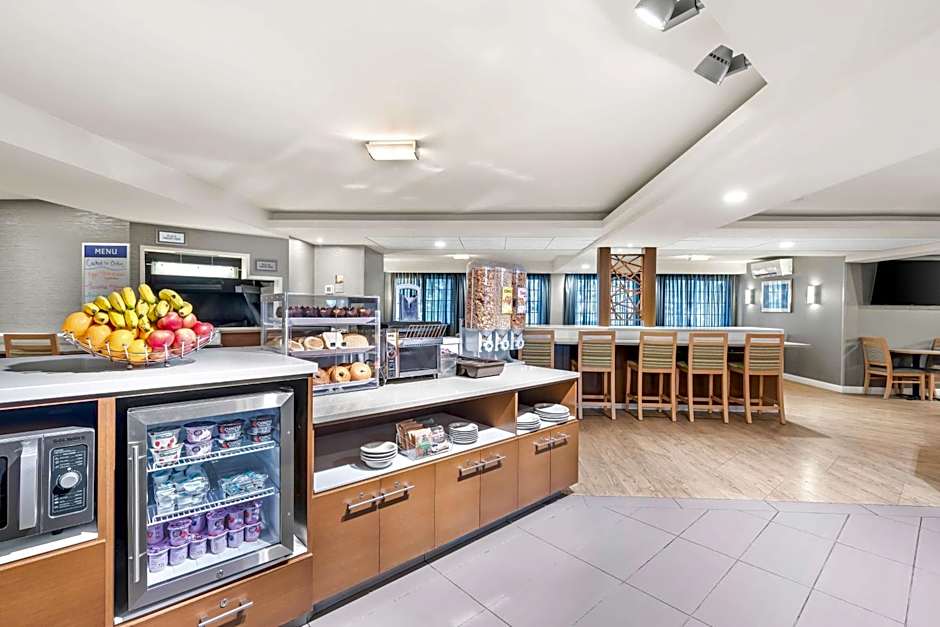 Best Western West Towne Suites