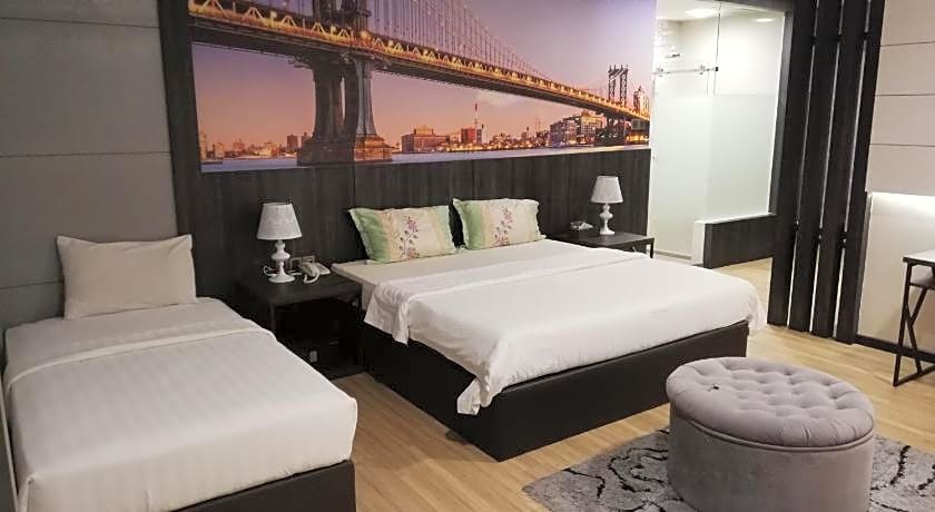 Ease Hotel
