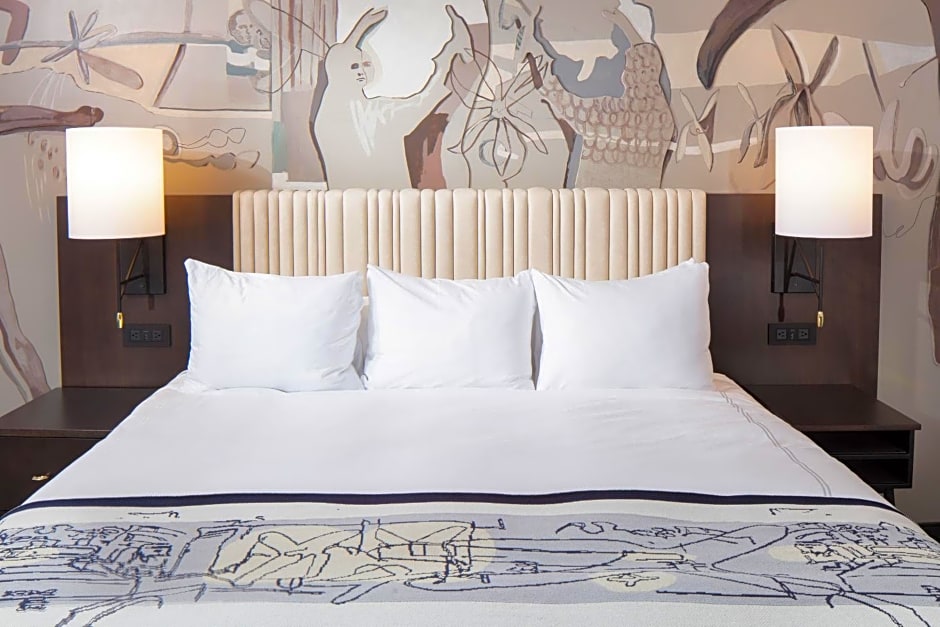 Saint Kate - The Arts Hotel