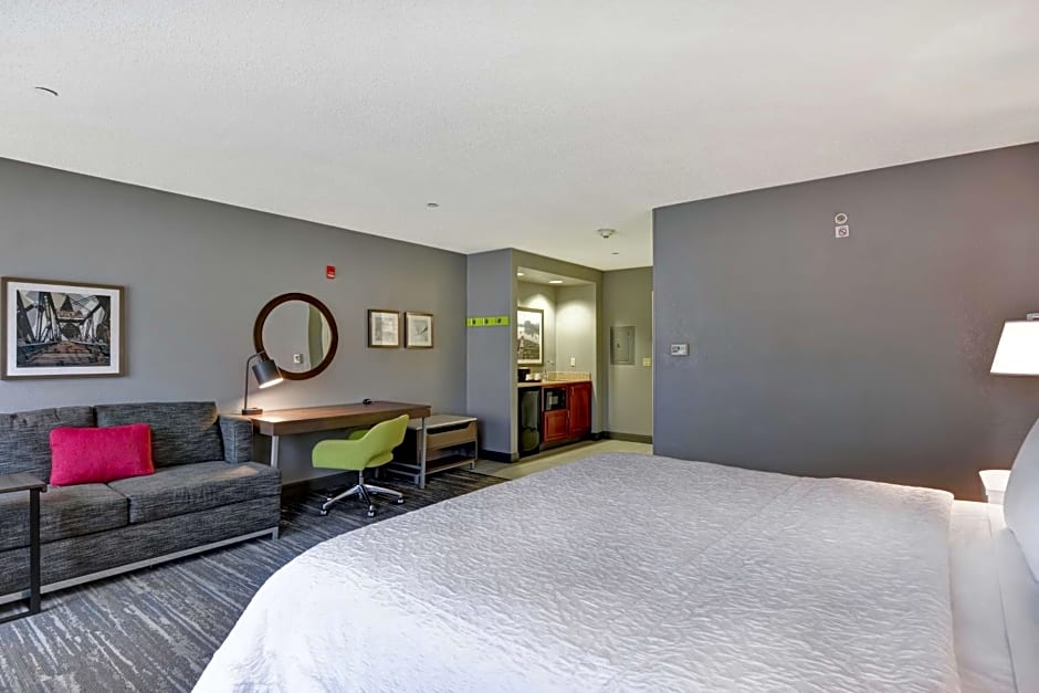 Hampton Inn By Hilton & Suites Newark-Harrison-Riverwalk