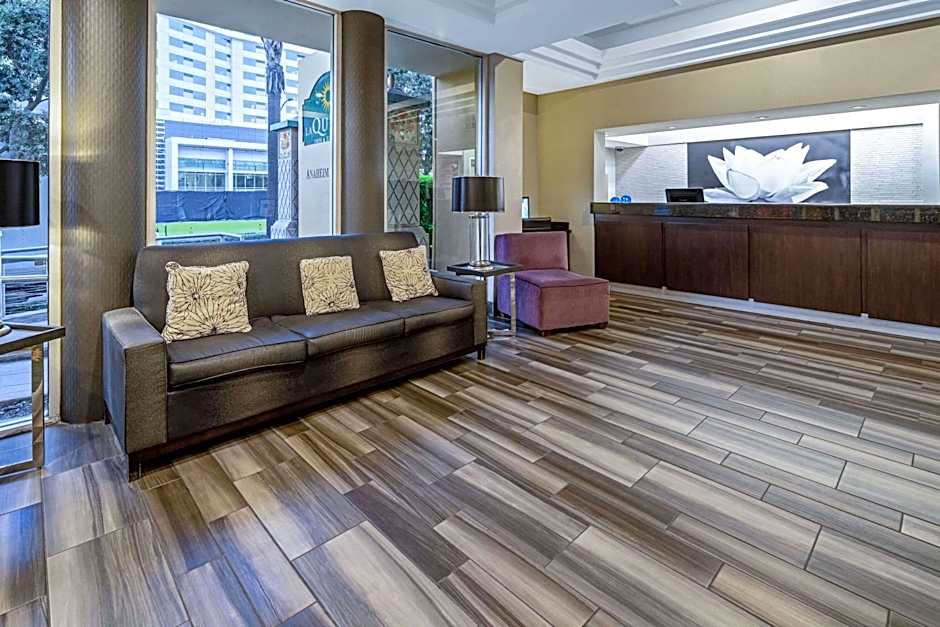 La Quinta Inn & Suites by Wyndham Anaheim Disneyland