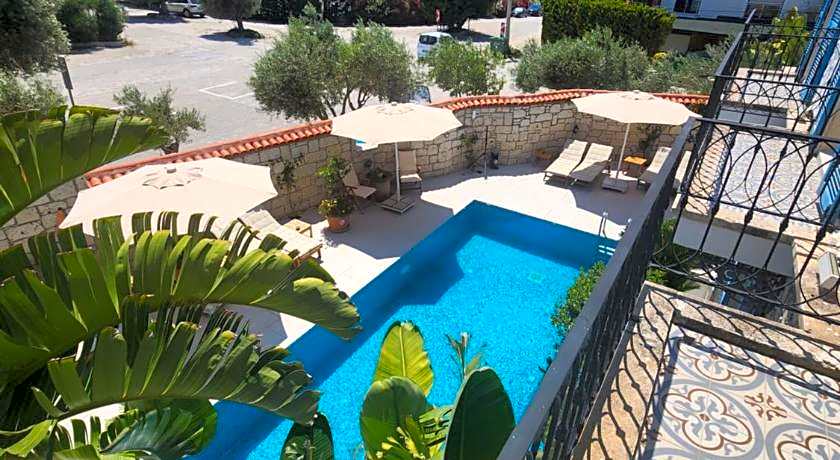 Tarcin Alacati Otel