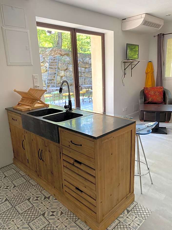 Hôtel Lou Caleù restaurant le Rocher des Abeilles