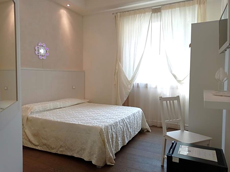 Photo 1 of 6 of Double Room