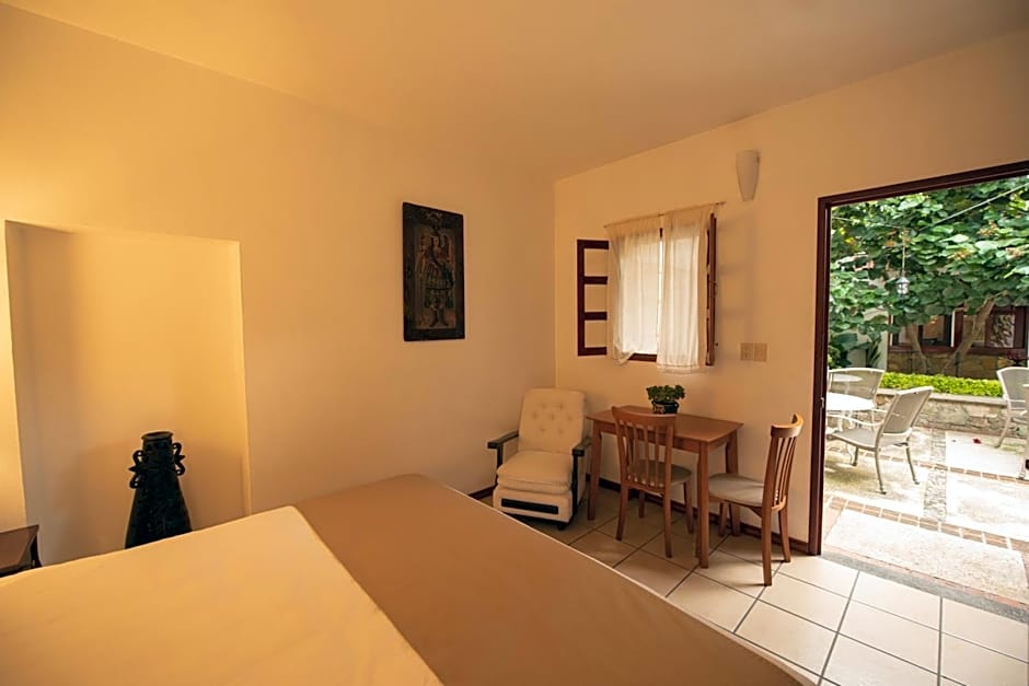 Las Mariposas Hotel & Studios