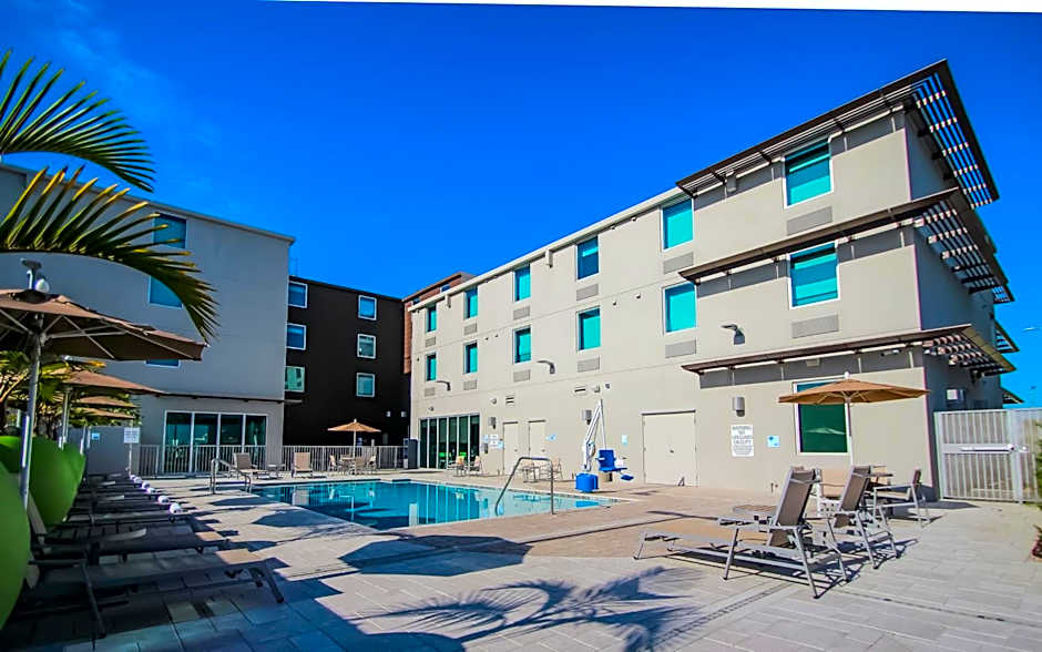 Holiday Inn Express & Suites Miami Airport By IHG