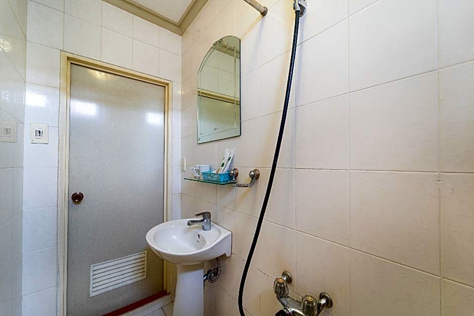 Collection O Madam Cuc Hotel