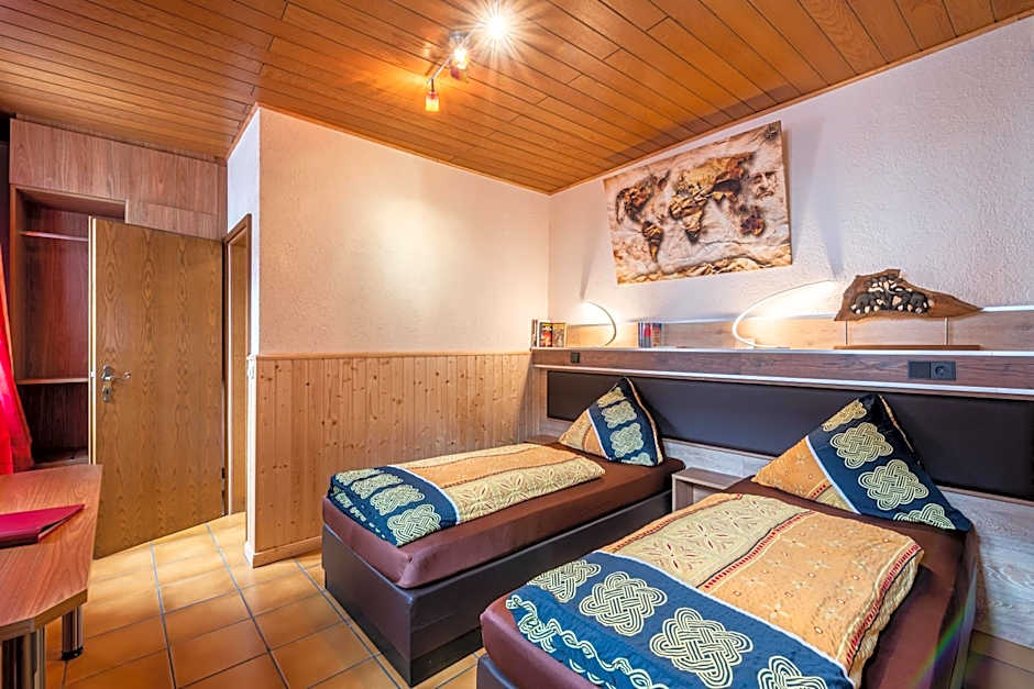 Land-Hotel Zum Schwan, Garni E-Ladestationen, Nähe Phantasialand Nähe Palmenparadies Euskirchen