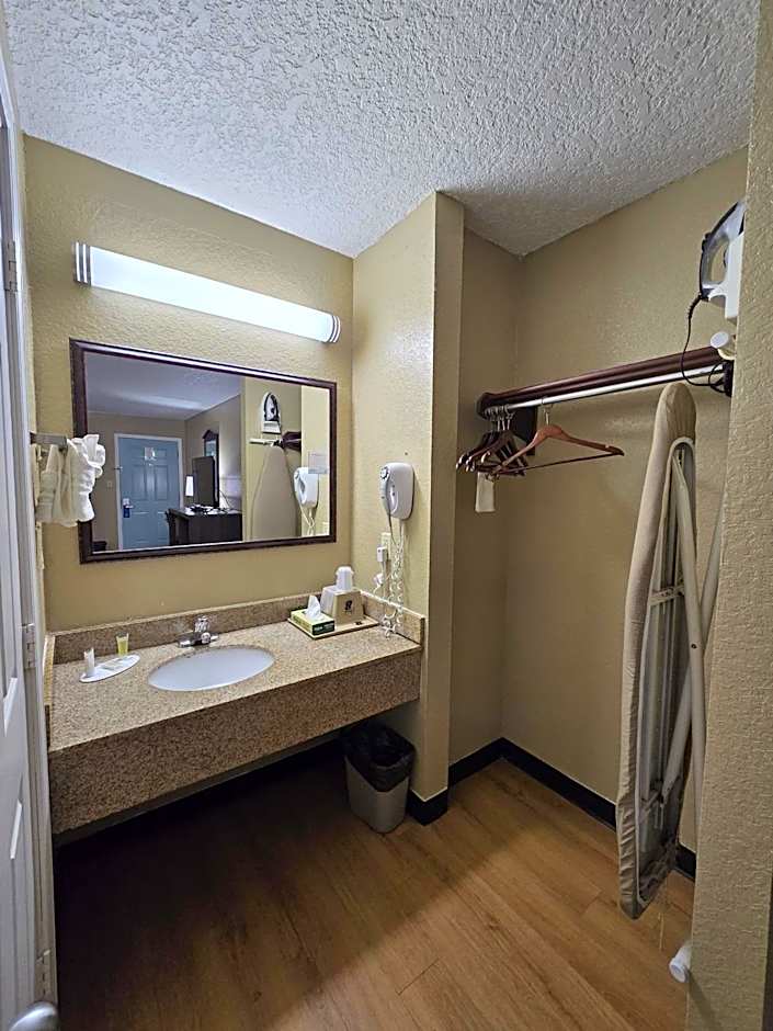 Super 8 by Wyndham Arkadelphia Caddo Valley Area