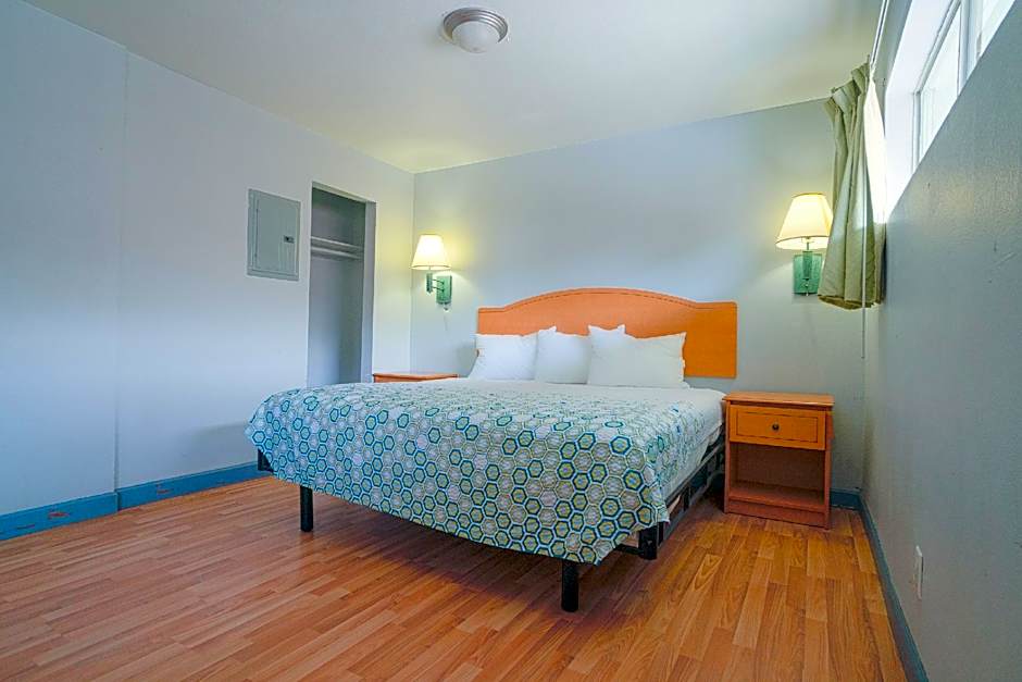 Photo 1 of 14 of Single Bed with Kitchenette Smoking