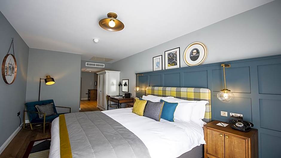 Photo 1 of 4 of Standard 1 King Bed, Garden View