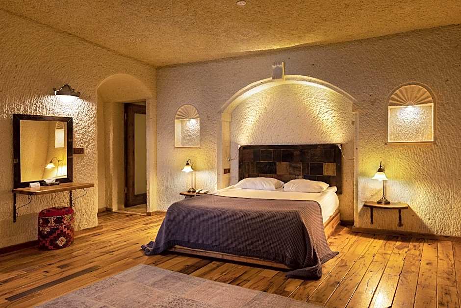 Seki Cave Hotel – Wake Up to Hot Air Balloons