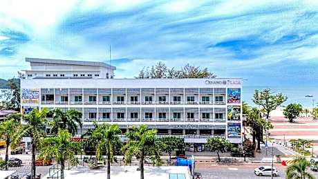 Cenang Plaza Beach Hotel