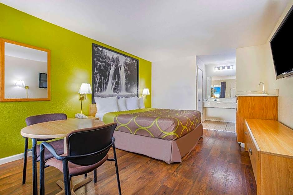 Super 8 by Wyndham Auburn