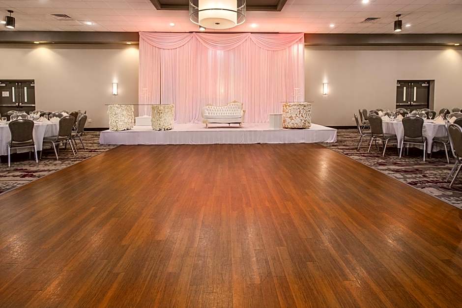 Crowne Plaza Milwaukee South By IHG