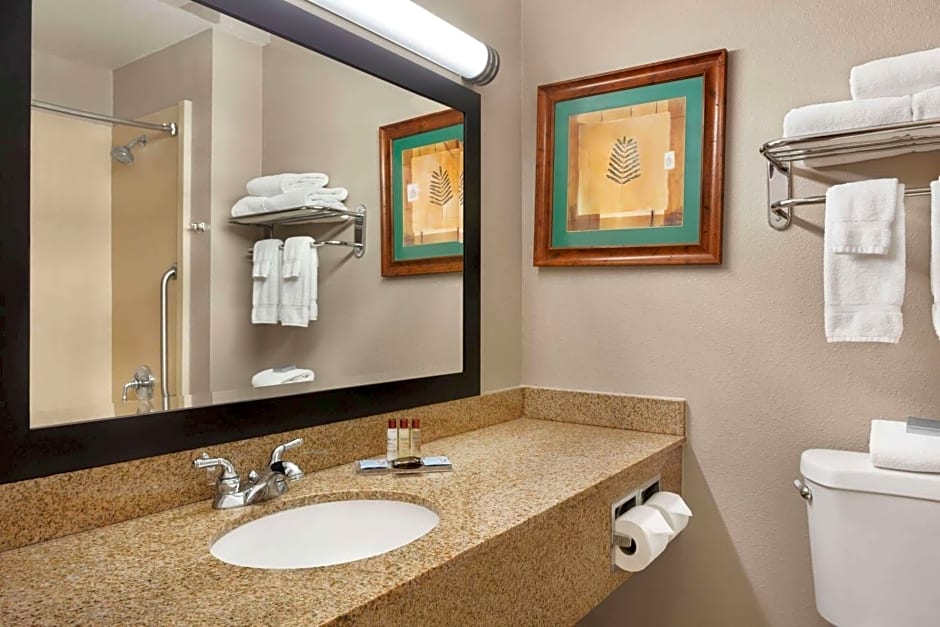 Wingate by Wyndham Bentonville