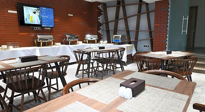 Ereto Hotel by SnowTime