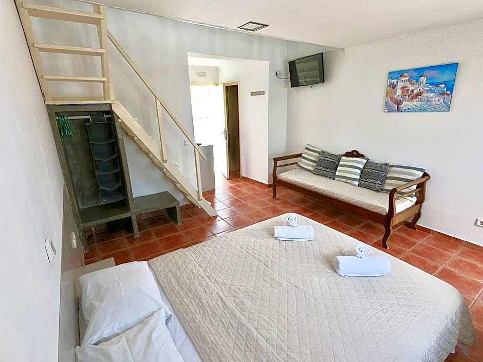 Anny Studios & Rooms Perissa Beach