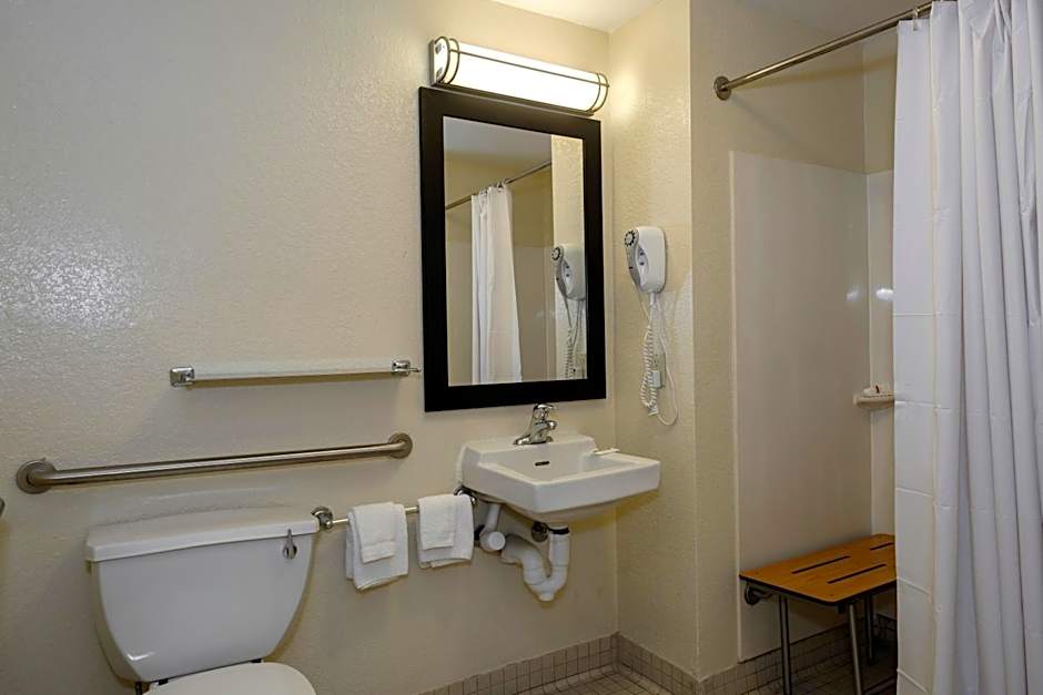 Red Roof PLUS+ Gainesville