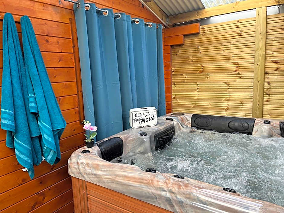 Les Chalets de Marie 974- Jacuzzi SPA privatif dans le chalet , sans vis à vis , vue mer