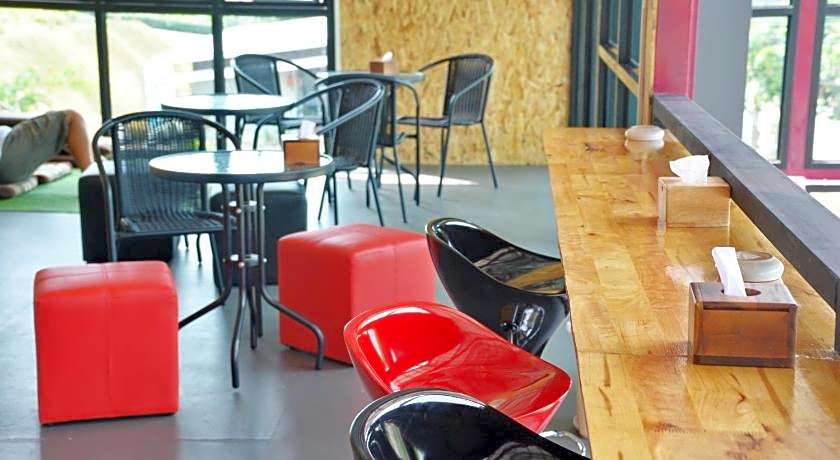 Lanta Hostel - Adult only