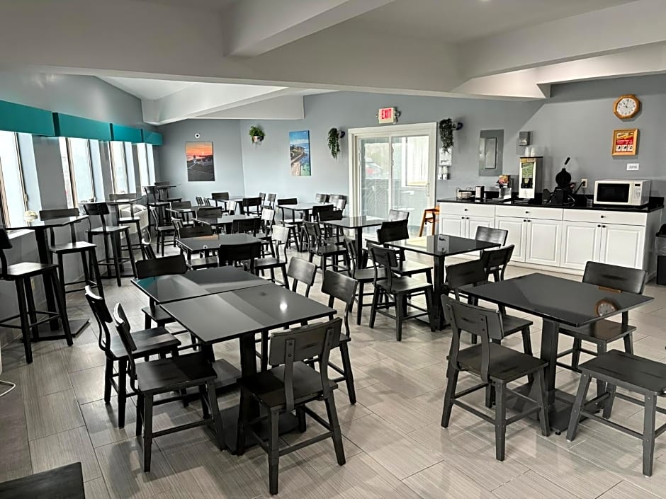 Admiralty Inn & Suites - a Red Collection Hotel
