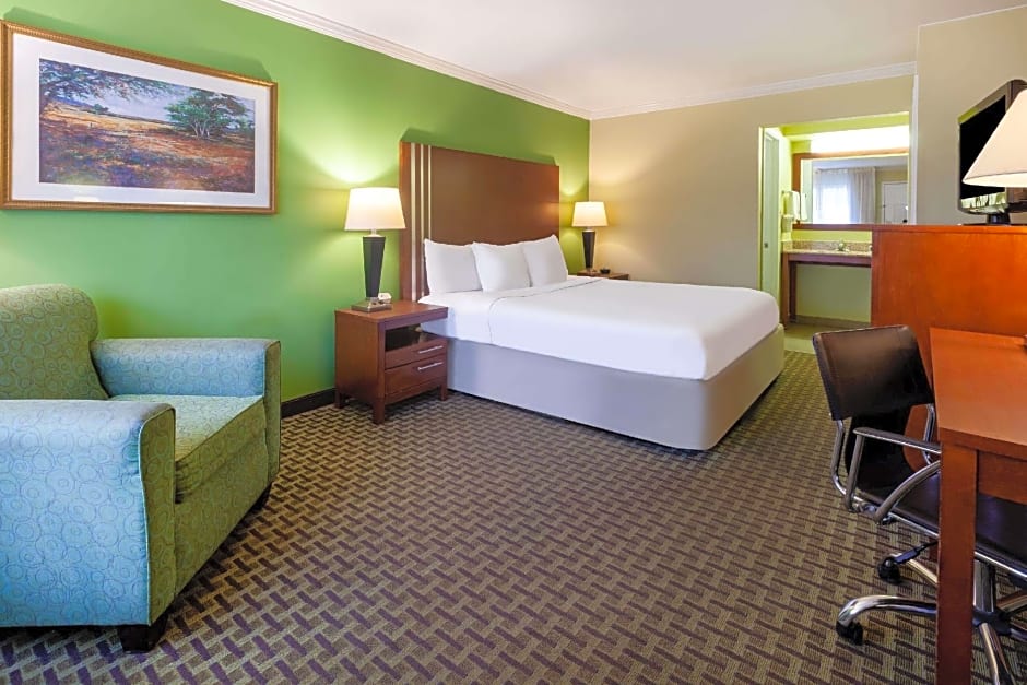 Days Inn by Wyndham Austintown