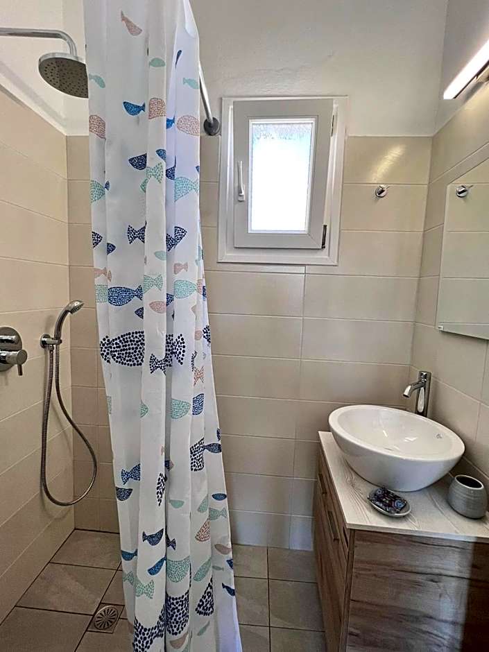 Firaxenia Rooms – Fira, UT