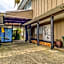 Beachcomber Lodge & Backpacker