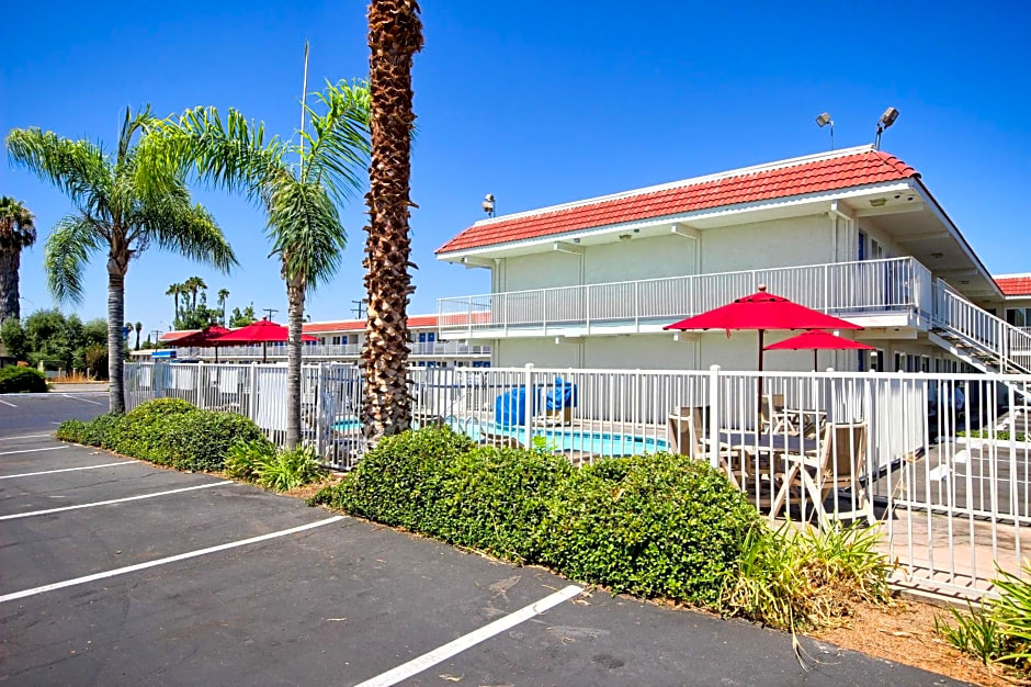 Motel 6-Fresno, CA - Blackstone South