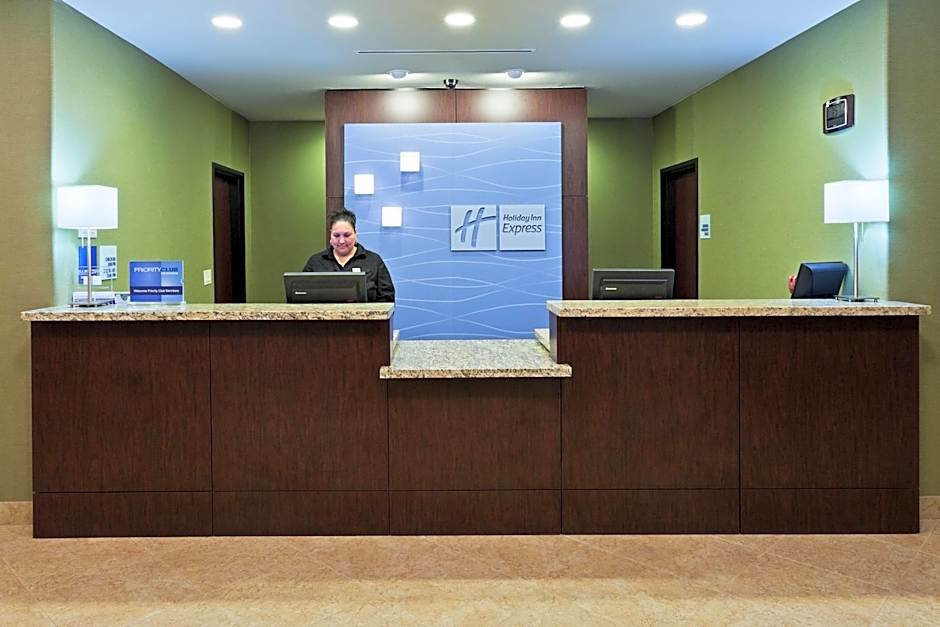 Holiday Inn Express & Suites Brady By IHG