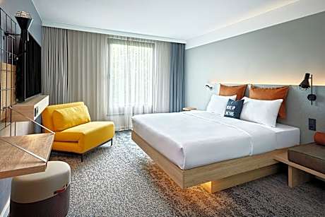 Moxy Barber Studio, Suite, 1 King