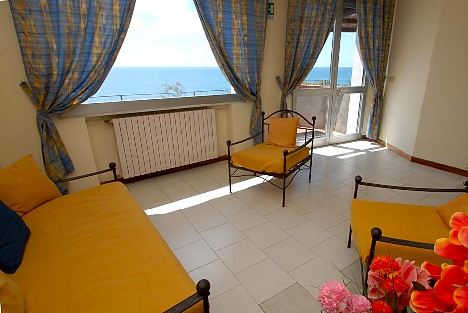 Hotel Baia Del Sorriso