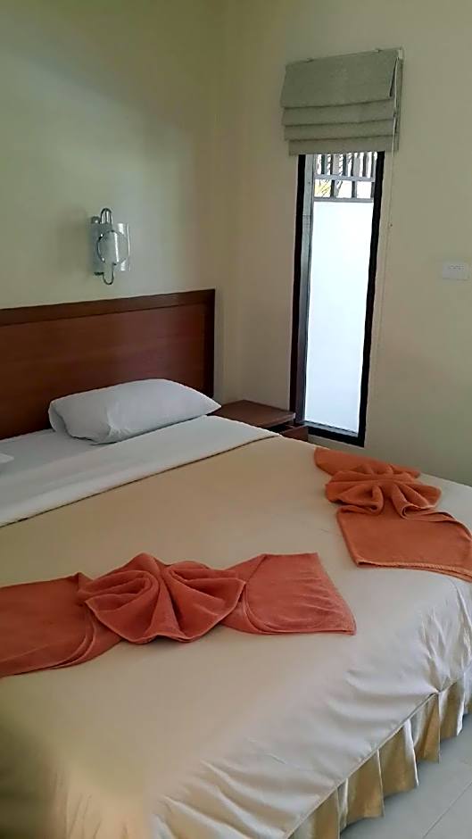 Rattana Guesthouse & Bungalow