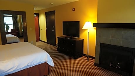Queen Room with Mountain View - Disability Access