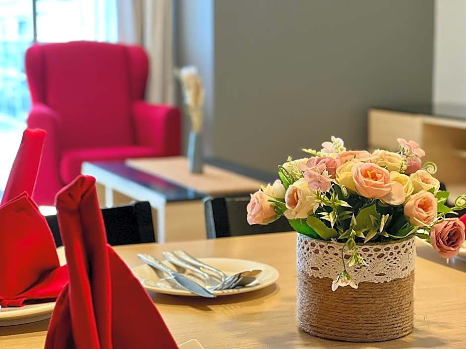 The Straits Hotel & Suites