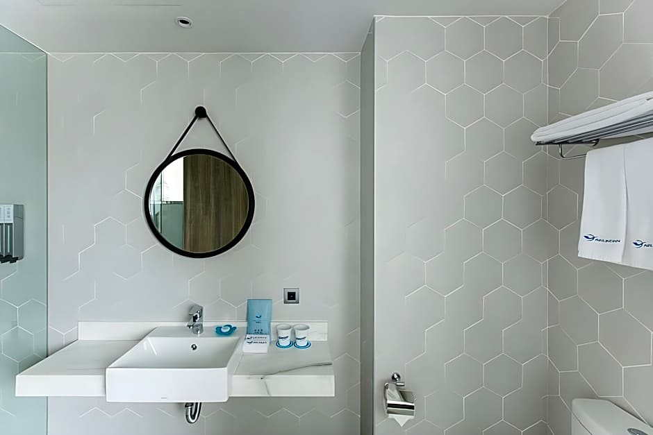 Airline Inn - Kaohsiung Station 