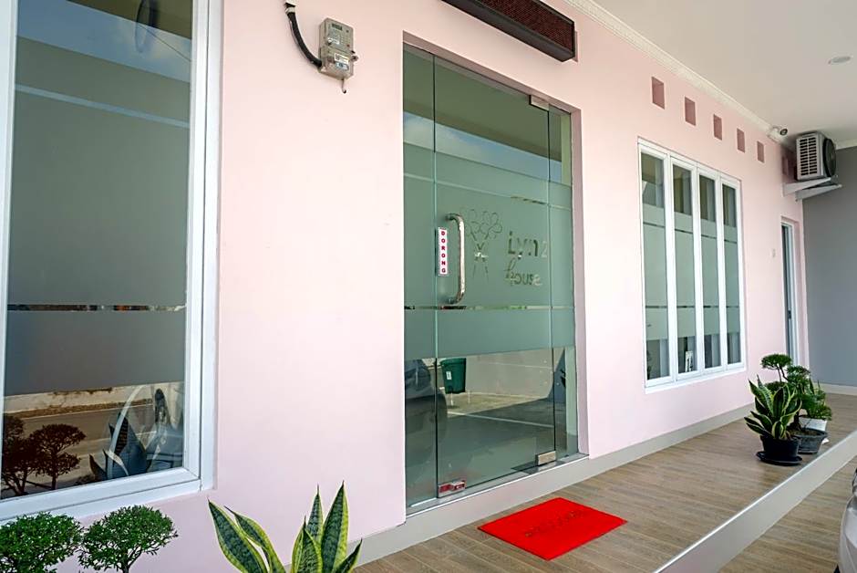 RedDoorz near Rita Supermall Purwokerto 2