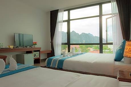 Superior Twin Mountain view