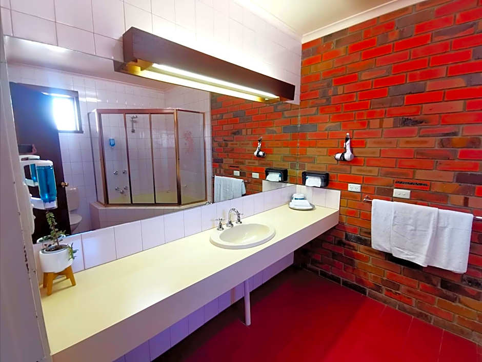 Town House Motor Inn