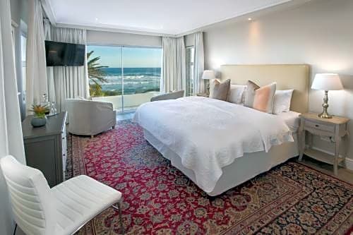 Hermanus Beachfront Lodge